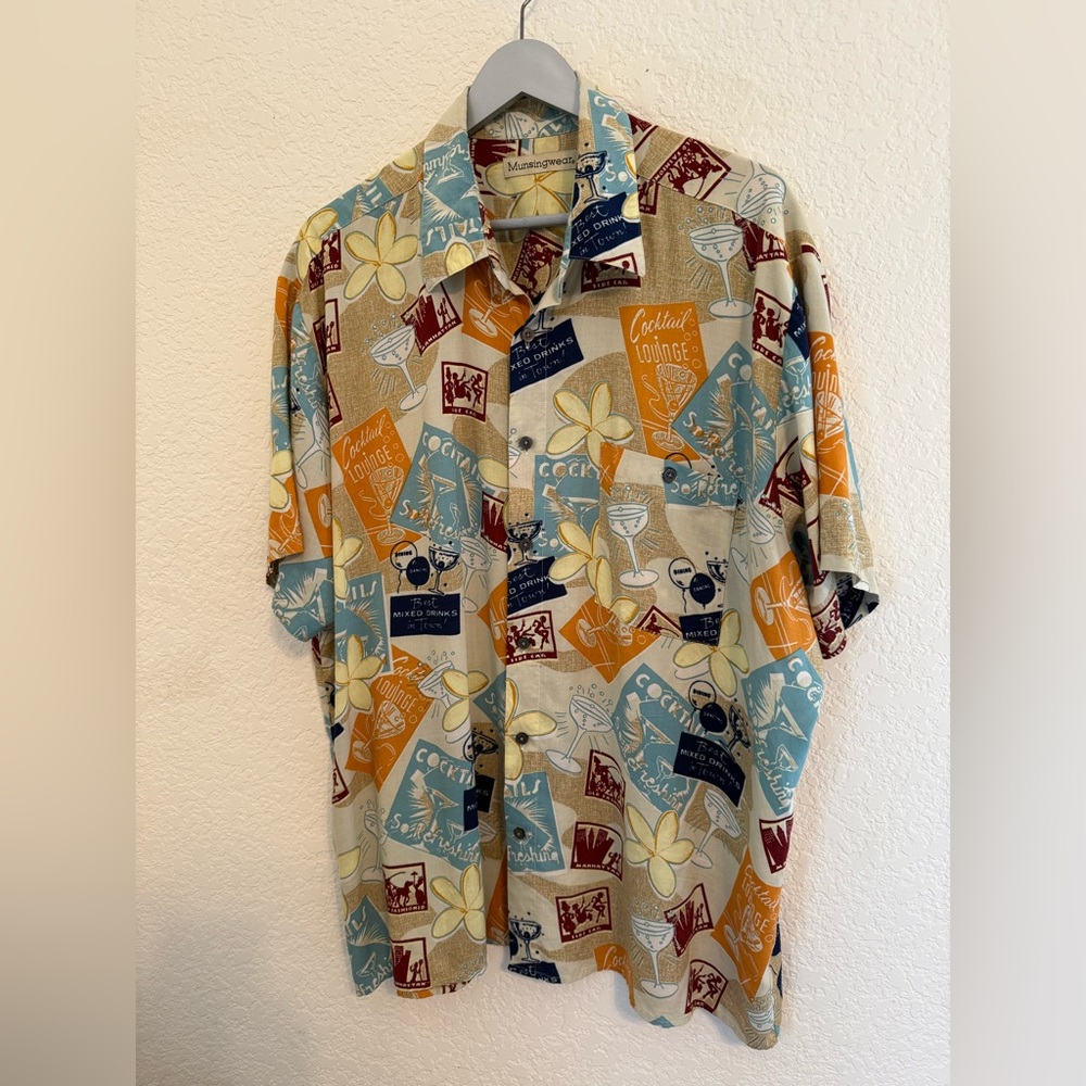 Munsingwear Hawaiian Camp Shirt Men’s XL Rayon Cocktail Drinks Lounge Colorful